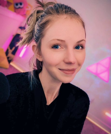 Missclick Gaming onlyfans strip