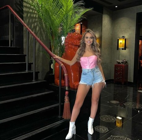 Nicole Farrell onlyfans strip