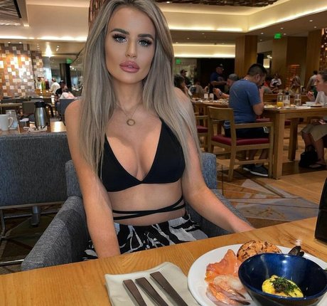 Nicole Farrell onlyfans lesk