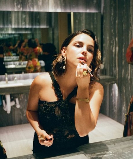 Inde Navarrette nude on onlyfans