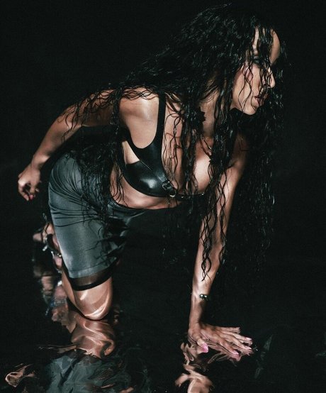 big tits mom onlyfans free nude selfie