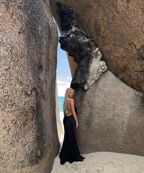 ZiennaEve Profile image