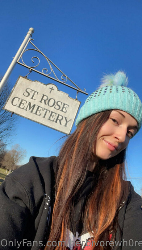 chubby milf onlyfans art naked view