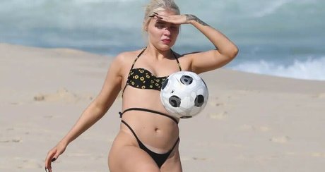 Luisa Sonza onlyfans model photo