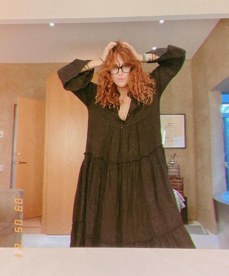 foot onlyfans beautiful xxx self-portrait