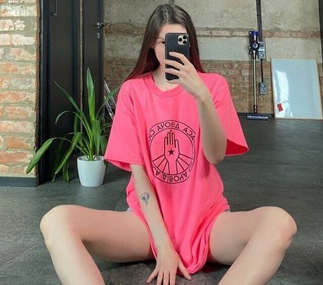 Aloona Larionova onlyfans archive