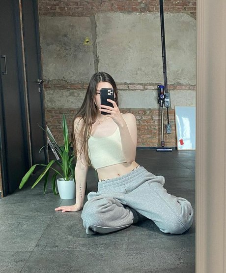 Aloona Larionova onlyfans free content