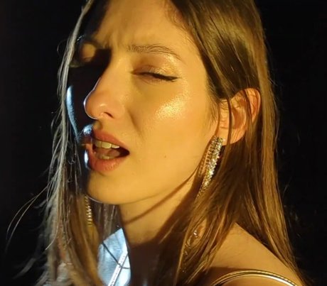 Aloona Larionova onlyfans leaked sex