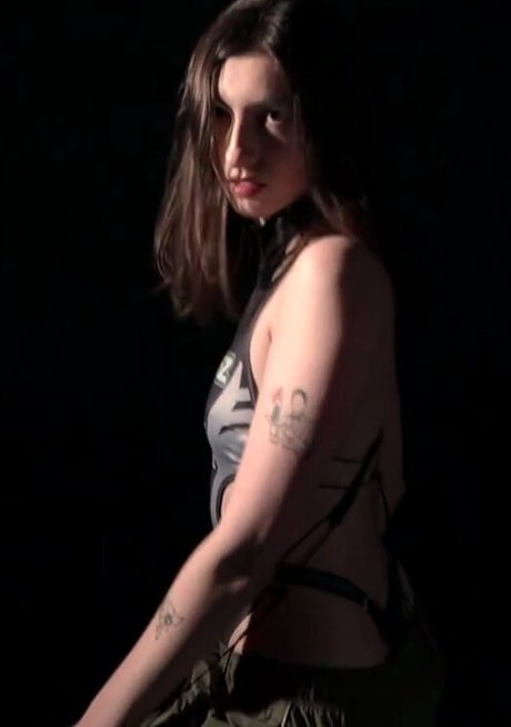 Aloona Larionova onlyfans nude leak