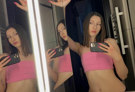 Aloona Larionova onlyfans pic