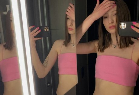 Aloona Larionova onlyfans model