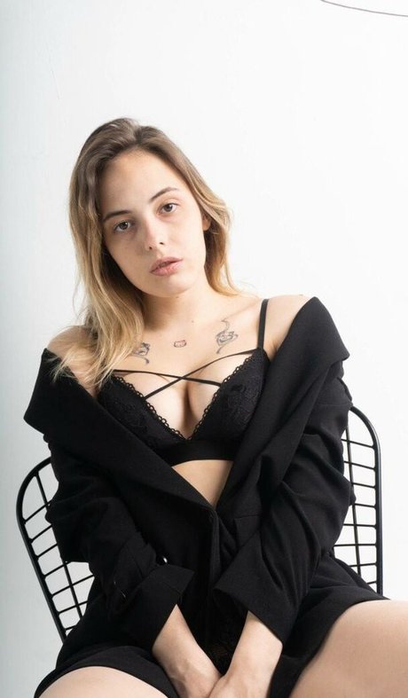 Nikol Koulen strip onlyfans