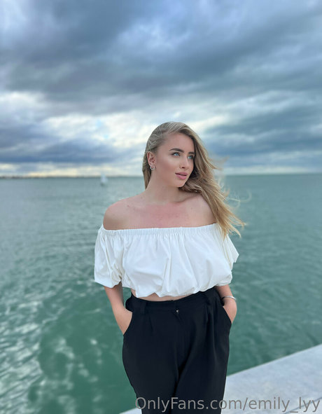 emily lyy onlyfans content leaked