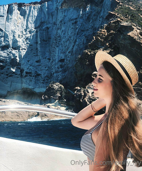 emily lyy onlyfans strip