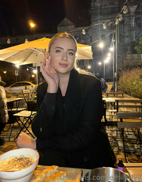 emily lyy pics onlyfans