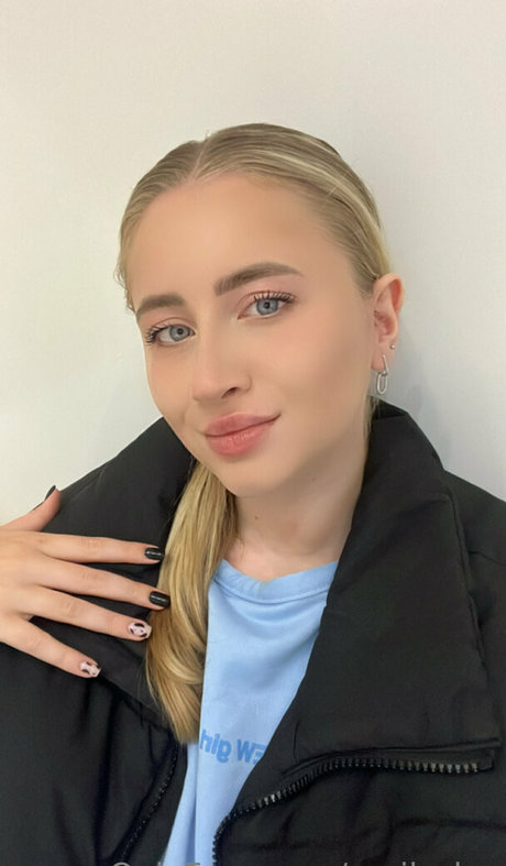 emily lyy onlyfans leak nude