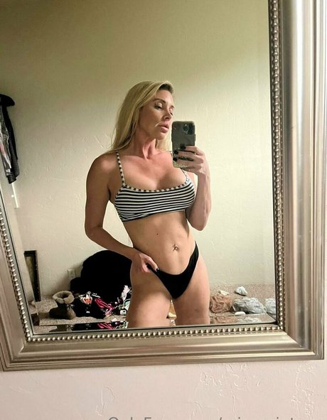 thick mom onlyfans hot nude frame