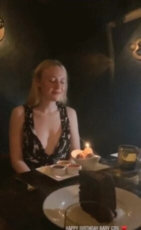 Dakota Fanning topless onlyfans