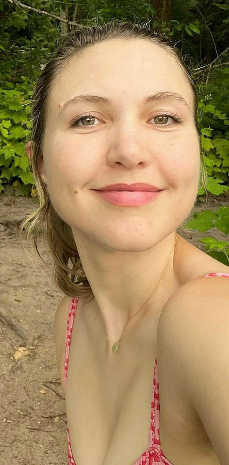 Taylor Tomlinson nude on onlyfans