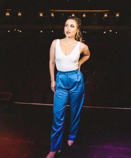 Taylor Tomlinson only fans leak porn