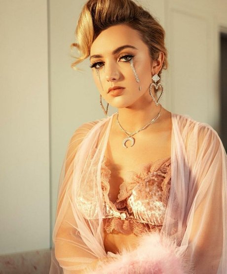 Peyton List desnuda onlyfans