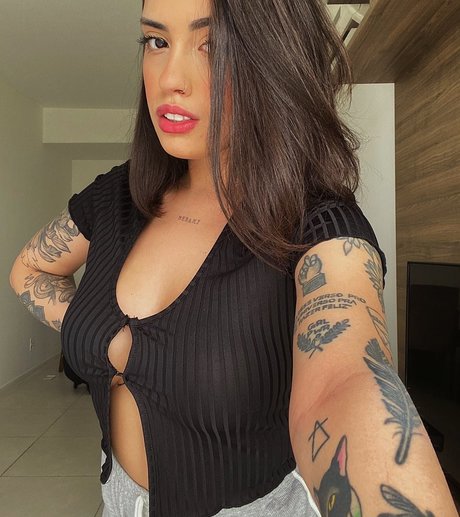 Vitoria Marcilio naked onlyfans leaked