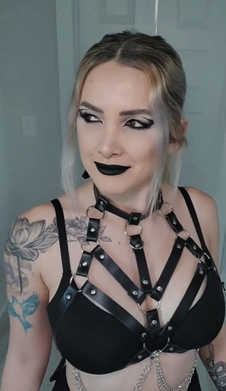 Addie Nicole Amick nude only fans leaks