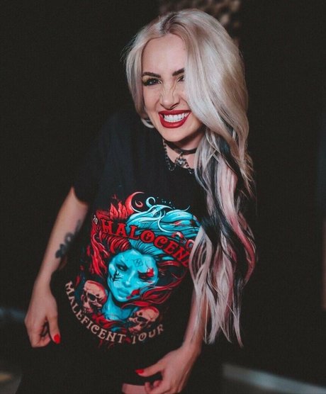 Addie Nicole Amick onlyfans model images