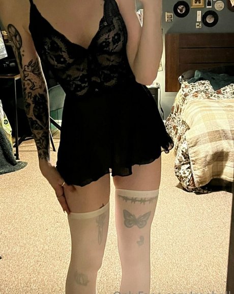 Zee Hell onlyfans leaked pics