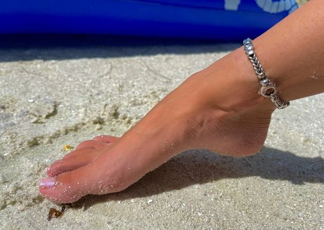 petite bl0ndei only fans leaks