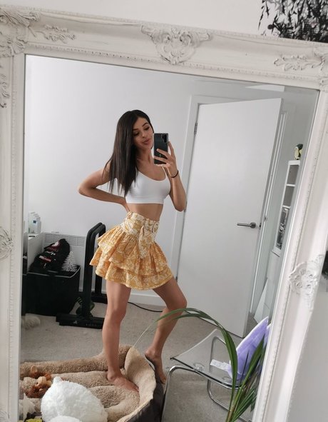 Chloe Lockley onlyfans porn leak