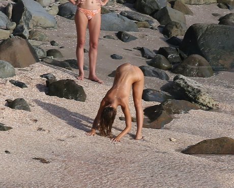 Alexis Ren onlyfans leajs