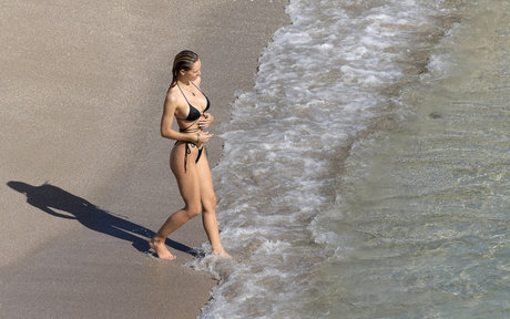 Alexis Ren onlyfans leak fuck