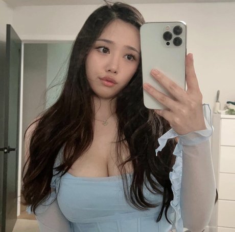 Ploo onlyfans model photo