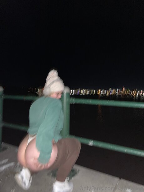 Karma Lee onlyfans model images