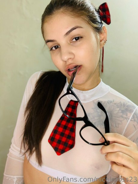 nicole ross 23 onlyfans pic