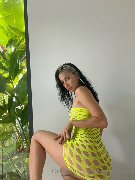 Alexis Afshar onlyfans nudes