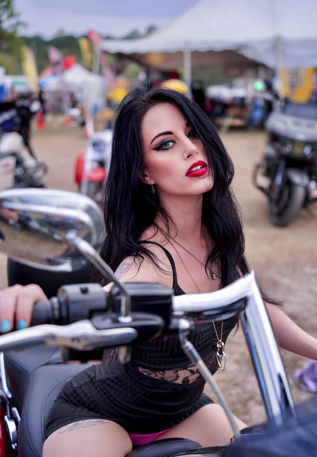 Dani Sciacca onlyfans topless