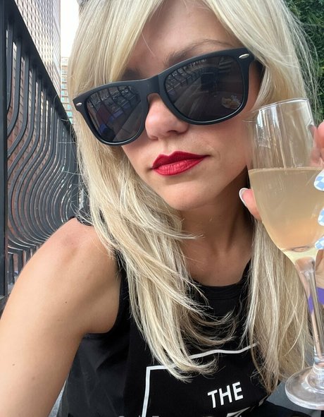 raven onlyfans erotic image