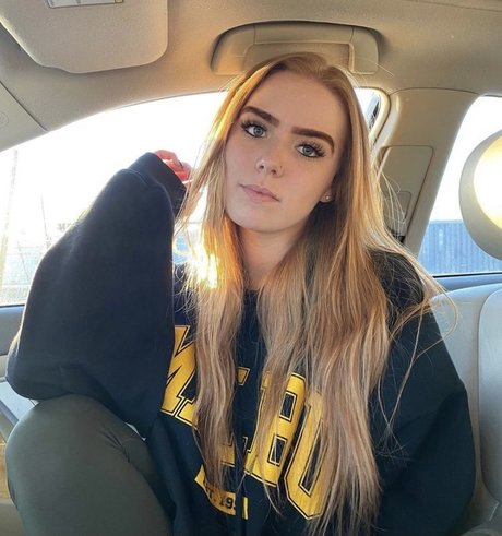 ashleyteen18 onlyfans desnuda