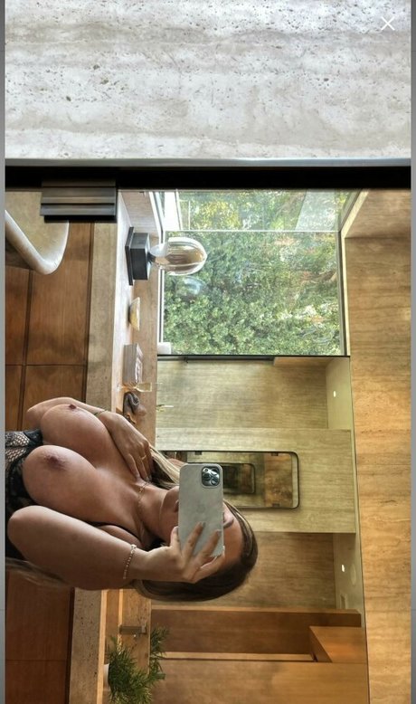 Katie Williams nude onlyfans leak