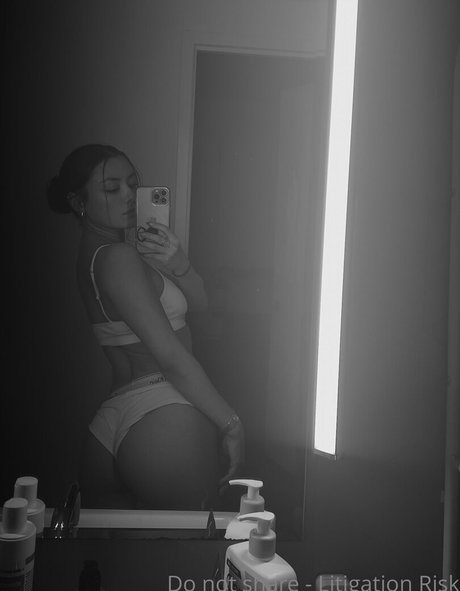 Yana Demeester onlyfans nude pictures