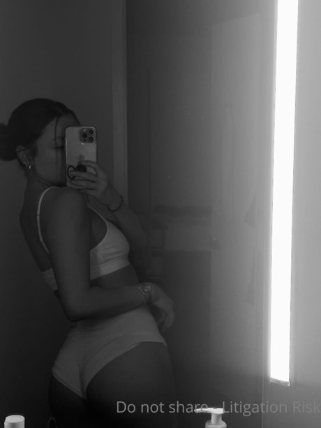 Yana Demeester fans only