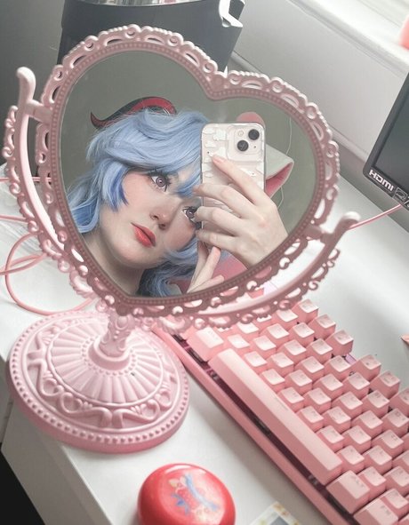 mature cougar onlyfans pretty self-portrait