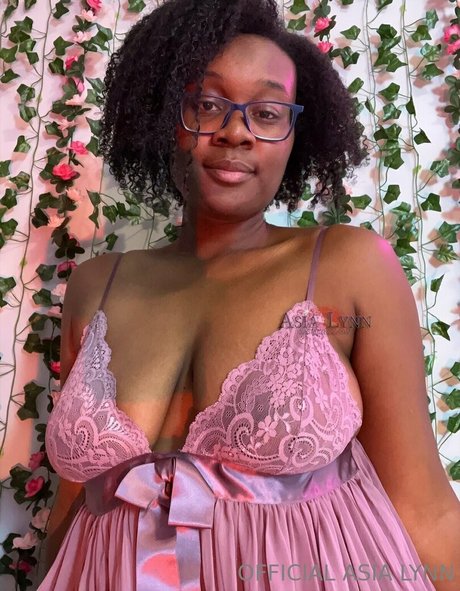 asialynnbby naked onlyfans pics