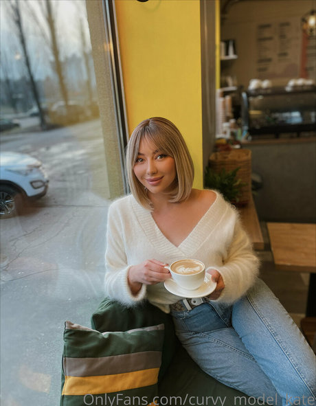 curvy model kate onlyfans naked