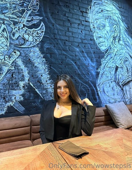 female influencer onlyfans nude artwork