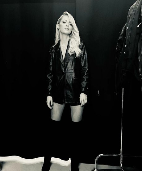 Melissa Naschenweng leaked only fans porn