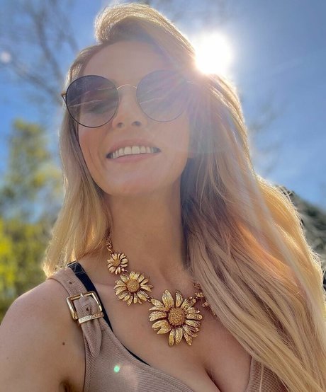 Melissa Naschenweng boobs onlyfans