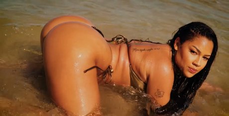 Vitoria Kelly feet onlyfans